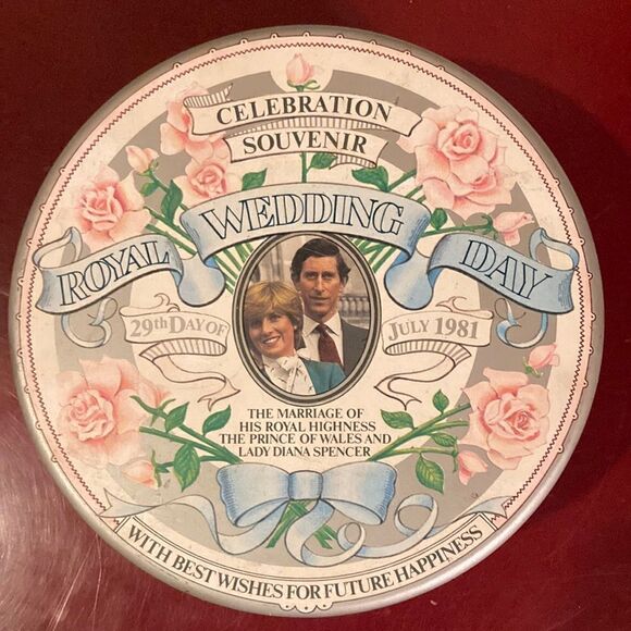 Vintage 1981 Princess Diana Wedding Souvenir Tin - Picture 1 of 10